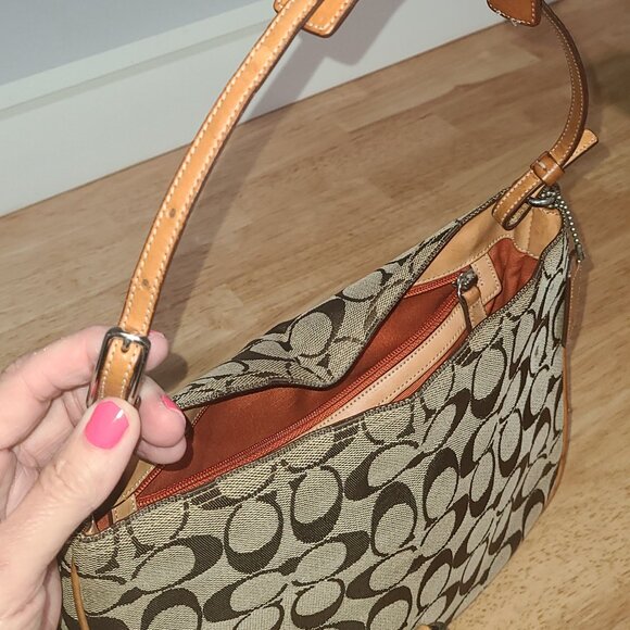 COACH VINATAGE HAMPTON SIGNATURE SHOULDER HANDBAG - KHAKI COLOR - Picture 4 of 15